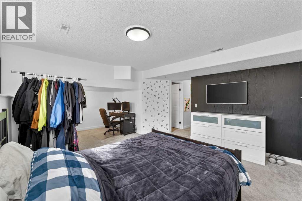 Single Family House 4 Level for Sale in  Copperfield Gardens SE Copperfield Calgary 