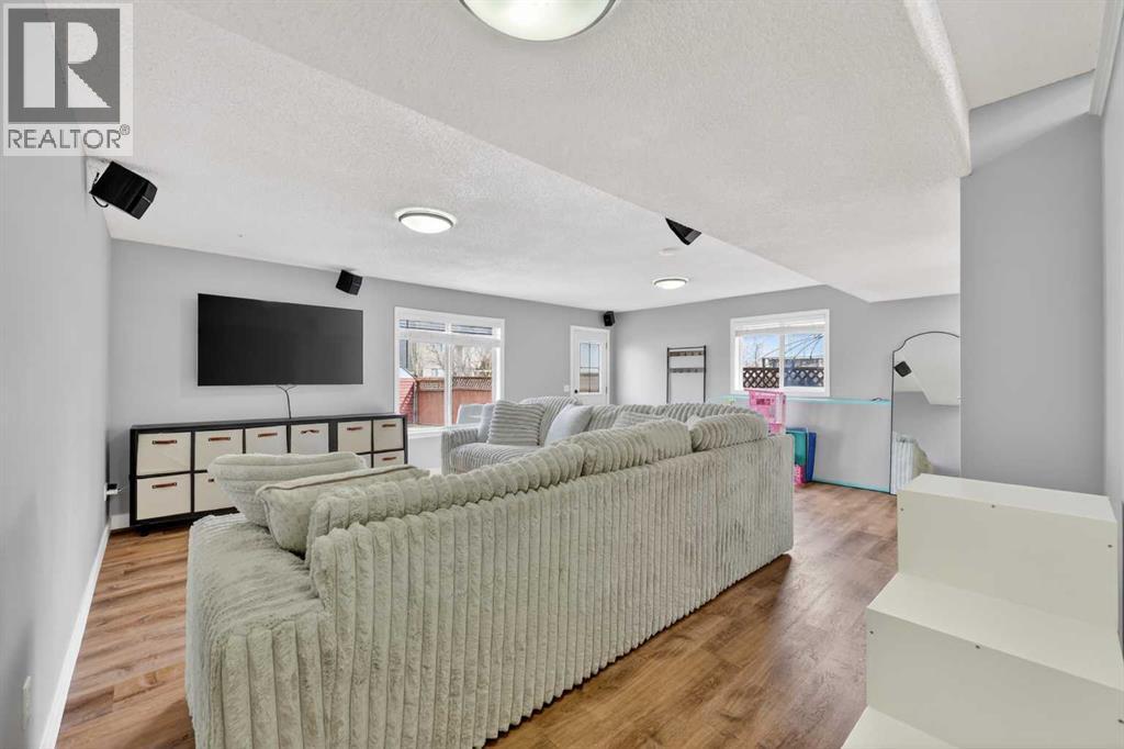 Single Family House 4 Level for Sale in  Copperfield Gardens SE Copperfield Calgary 