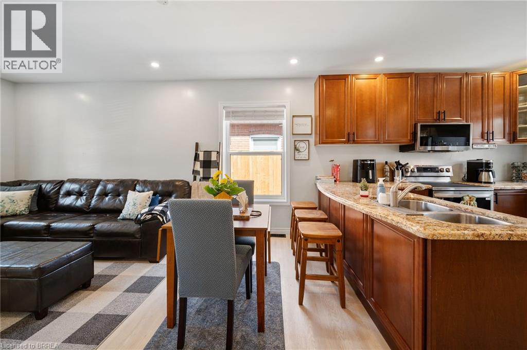 134 SUPERIOR Street - 11