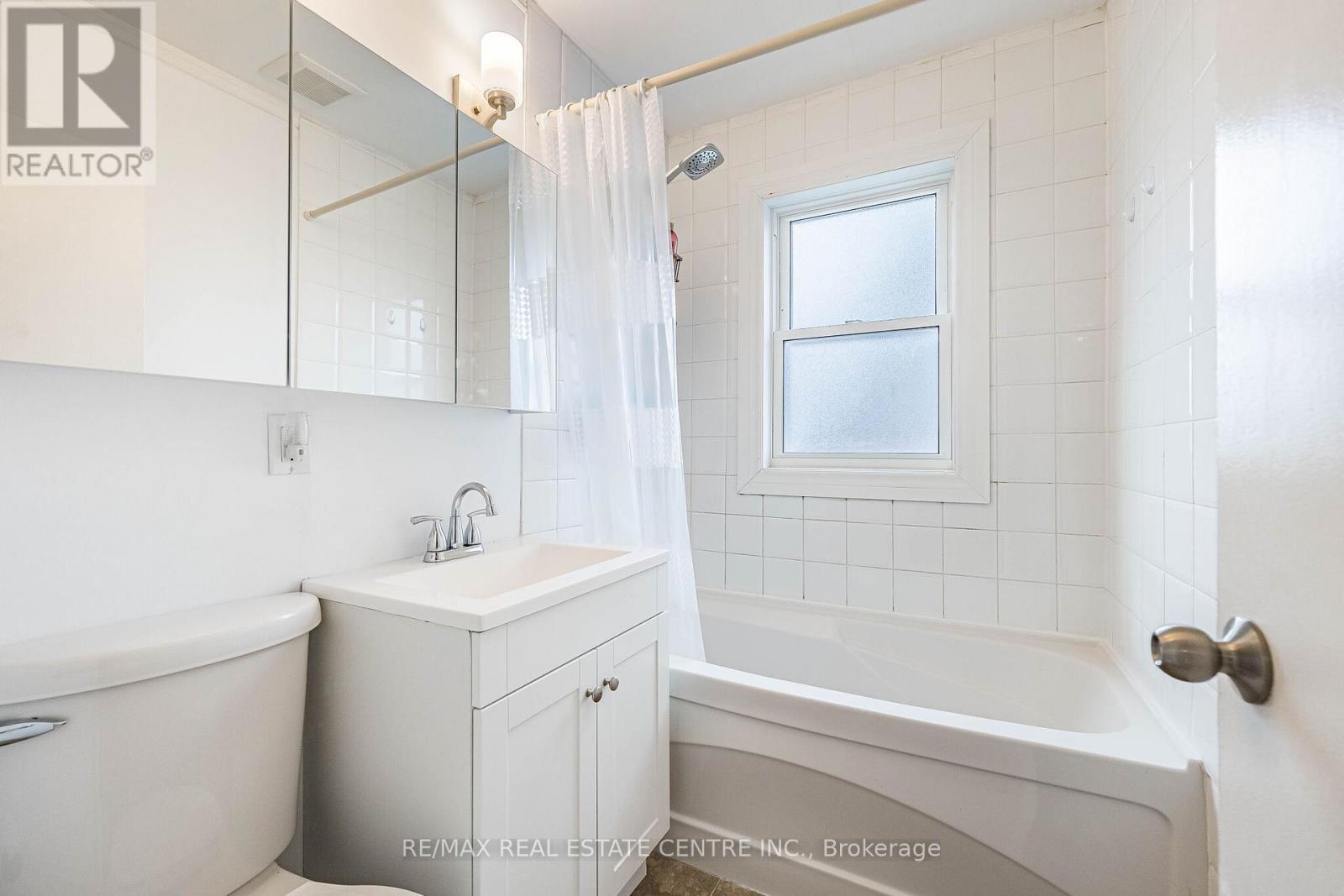 40 ELLIS CRESCENT N — photo 18