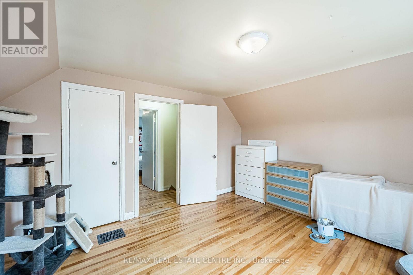 40 ELLIS CRESCENT N — photo 22