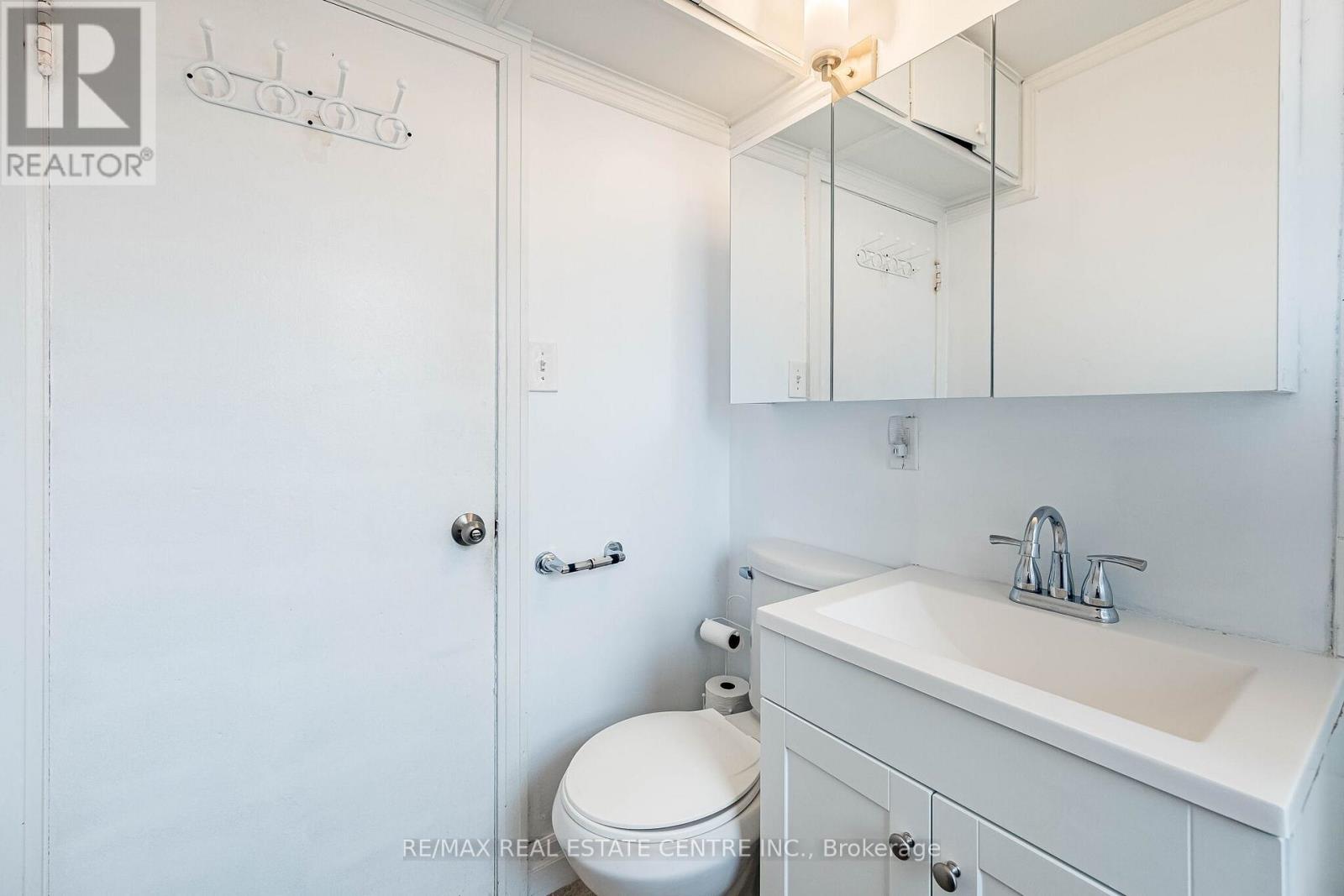 40 ELLIS CRESCENT N — photo 17