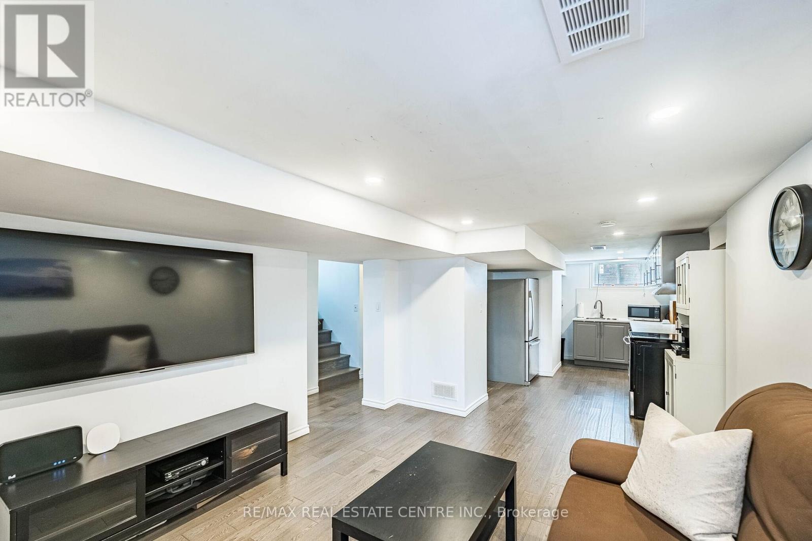 40 ELLIS CRESCENT N — photo 27