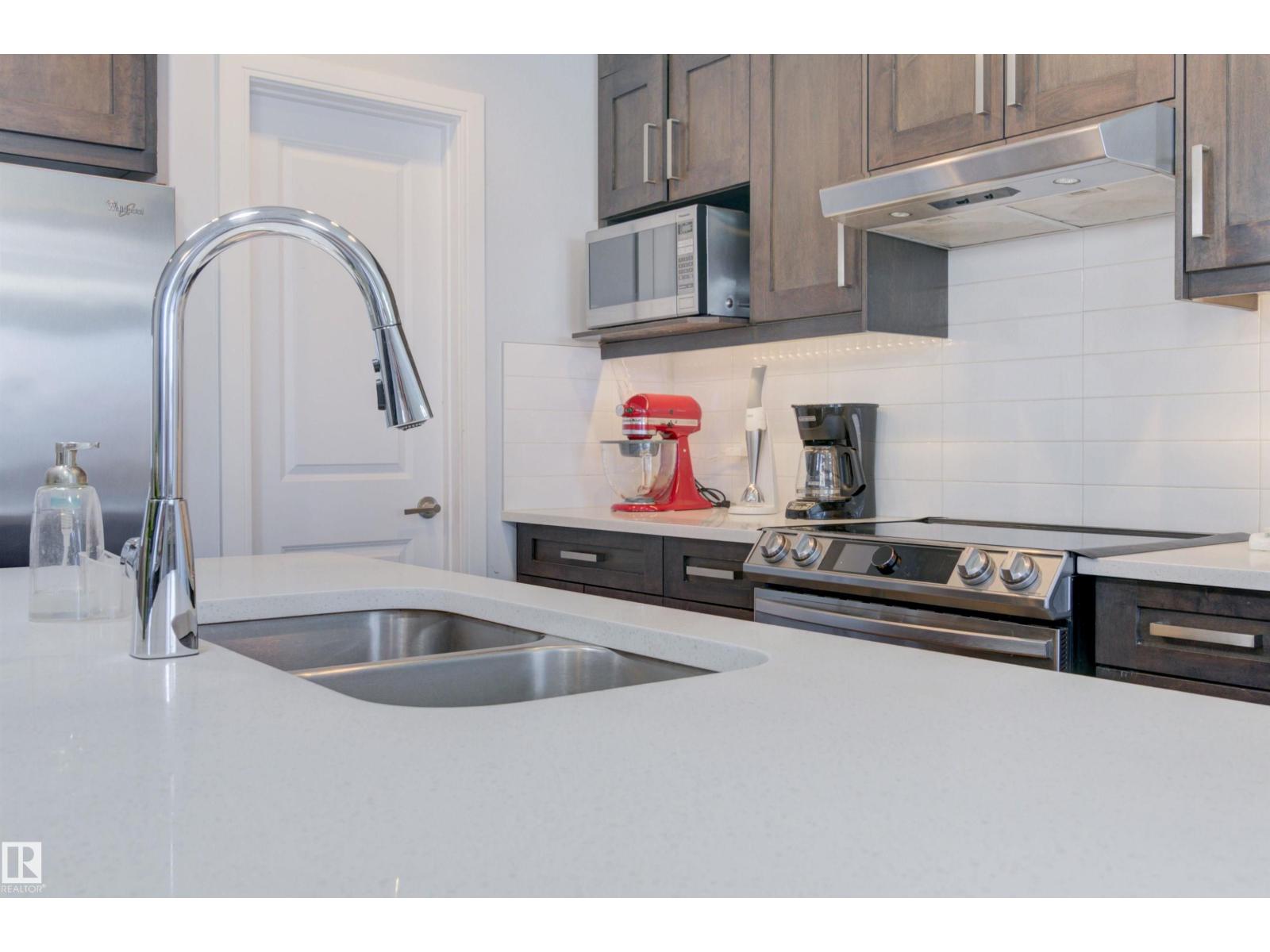 8452 CUSHING CT SW, Edmonton