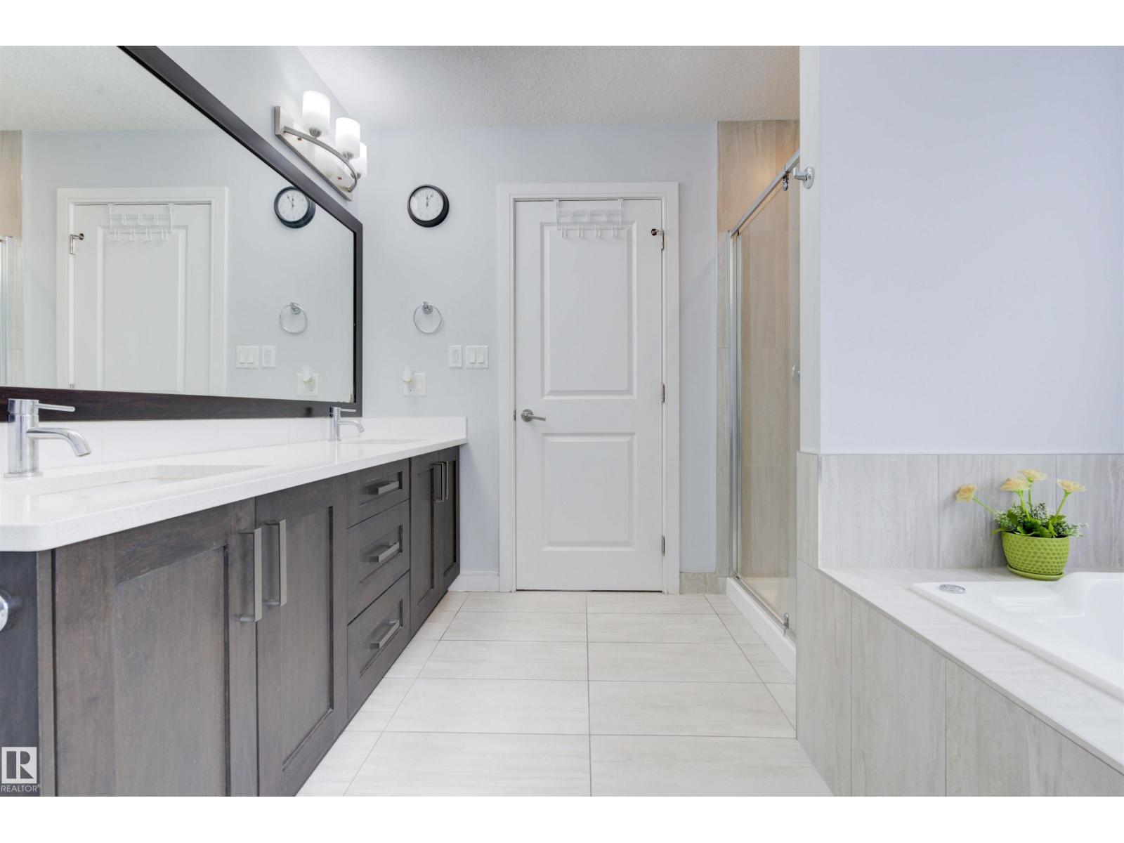 8452 CUSHING CT SW, Edmonton