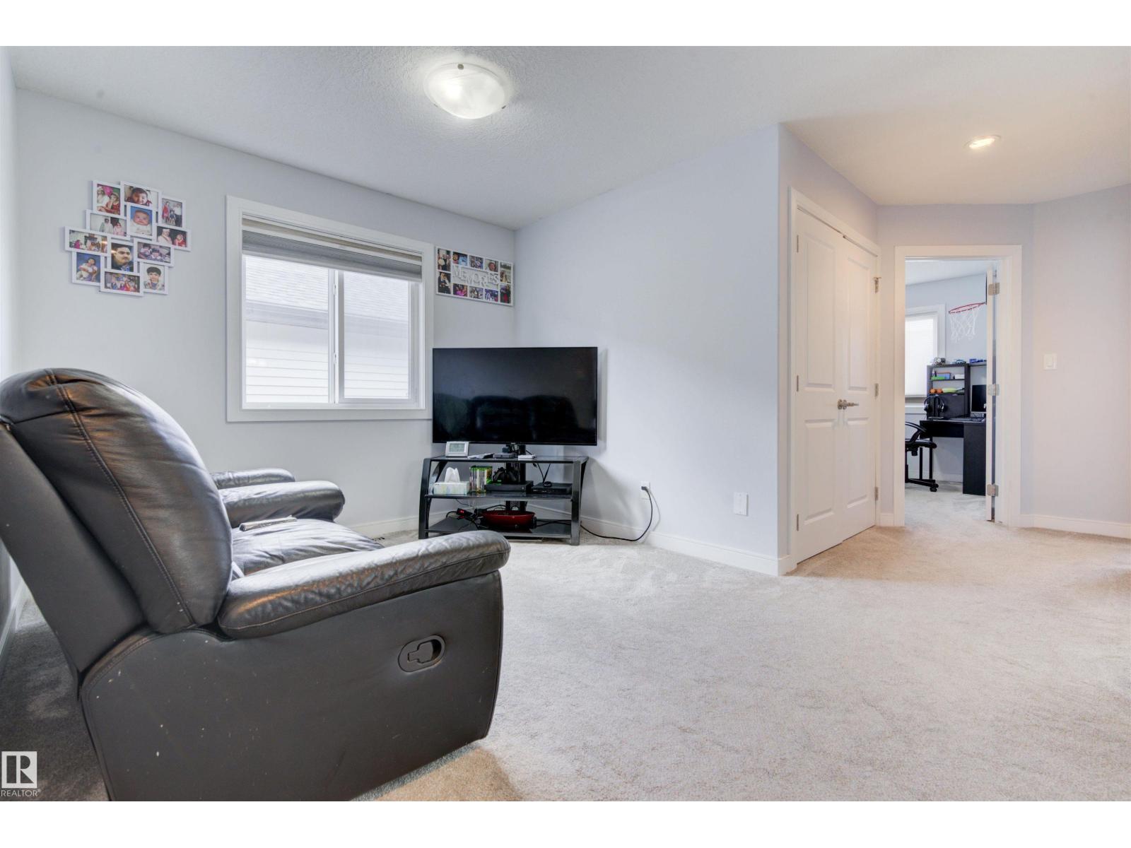 8452 CUSHING CT SW, Edmonton