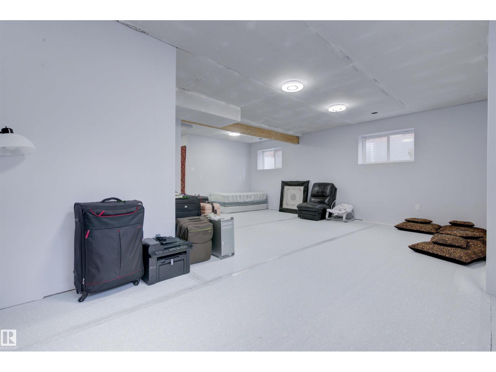 8452 CUSHING CT SW, Edmonton