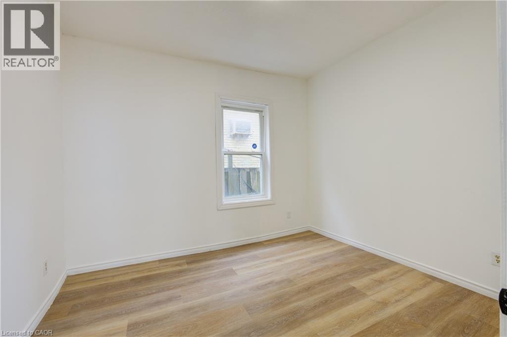 524 SIMCOE Street - 28