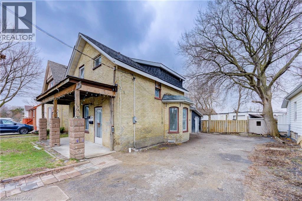 524 SIMCOE Street - 46