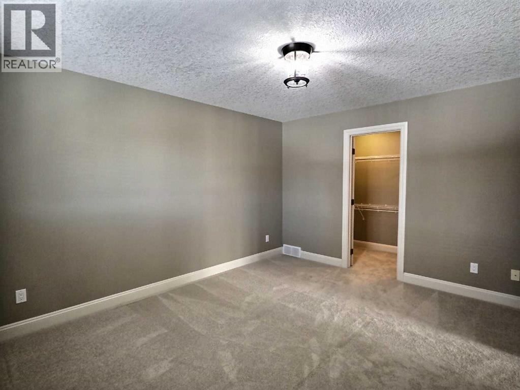 Single Family House for Sale in    Avenue NE Winston Heights/Mountview Calgary 