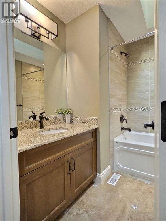 Single Family House for Sale in    Avenue NE Winston Heights/Mountview Calgary 