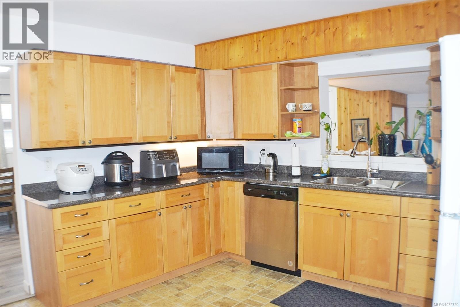  4037 Cumberland Road, Saanich