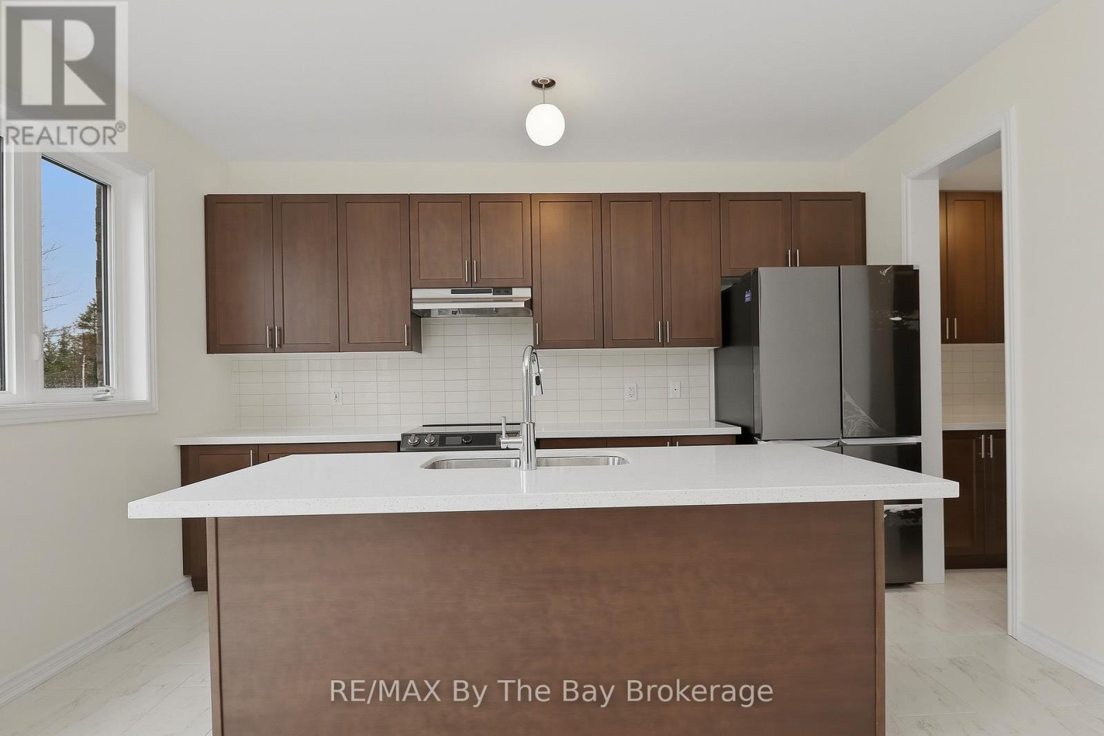 15 BEATRICE DRIVE - 10