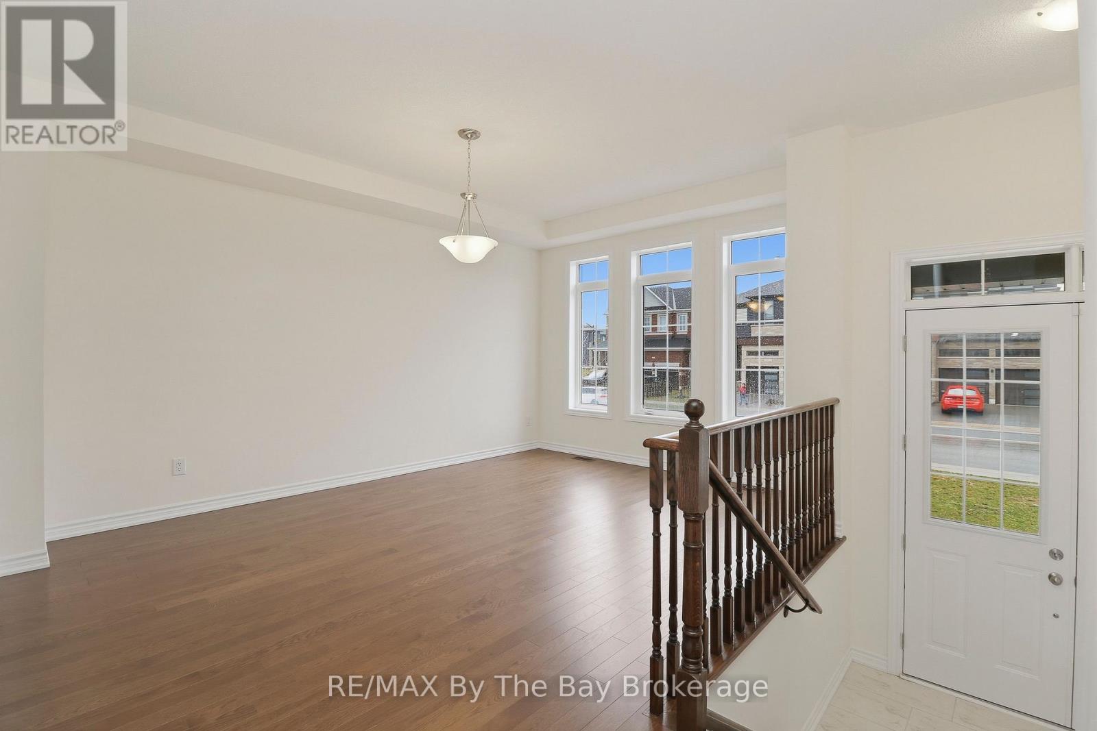 15 BEATRICE DRIVE - 21