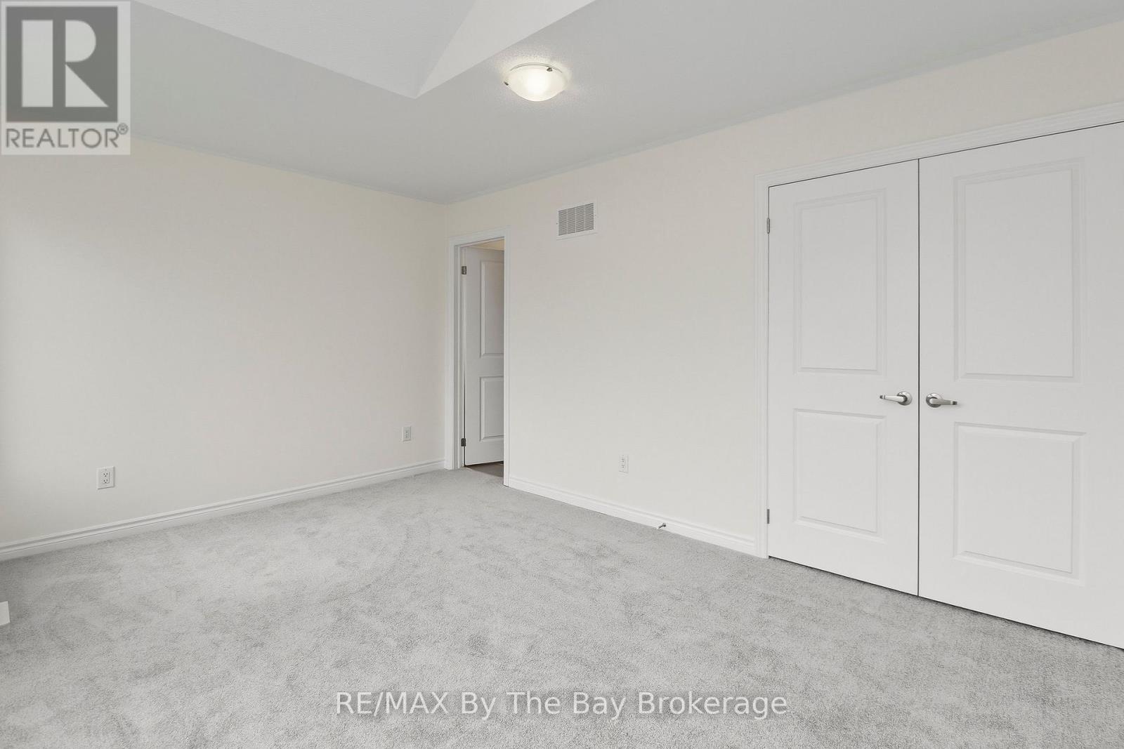 15 BEATRICE DRIVE - 33