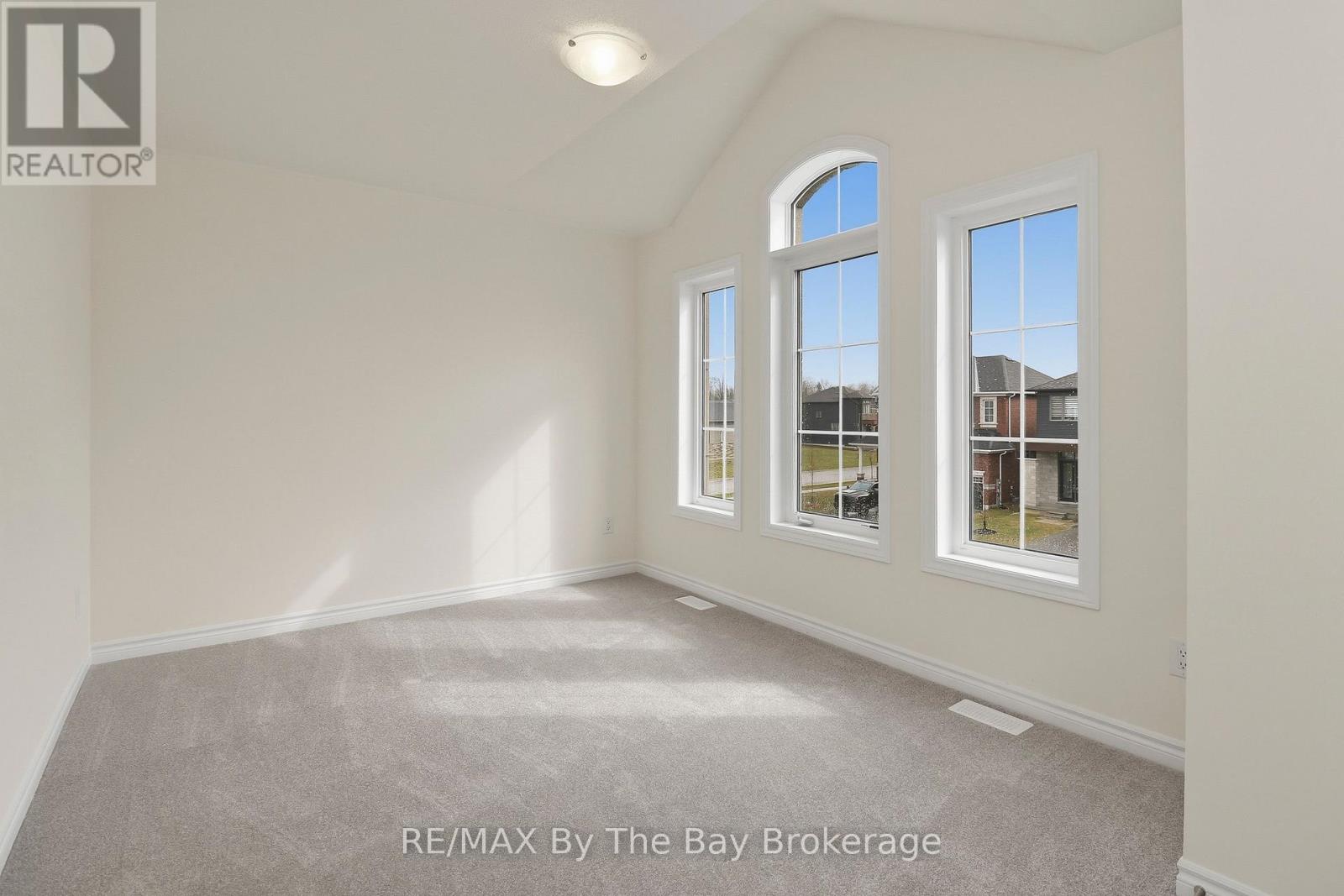 15 BEATRICE DRIVE - 35