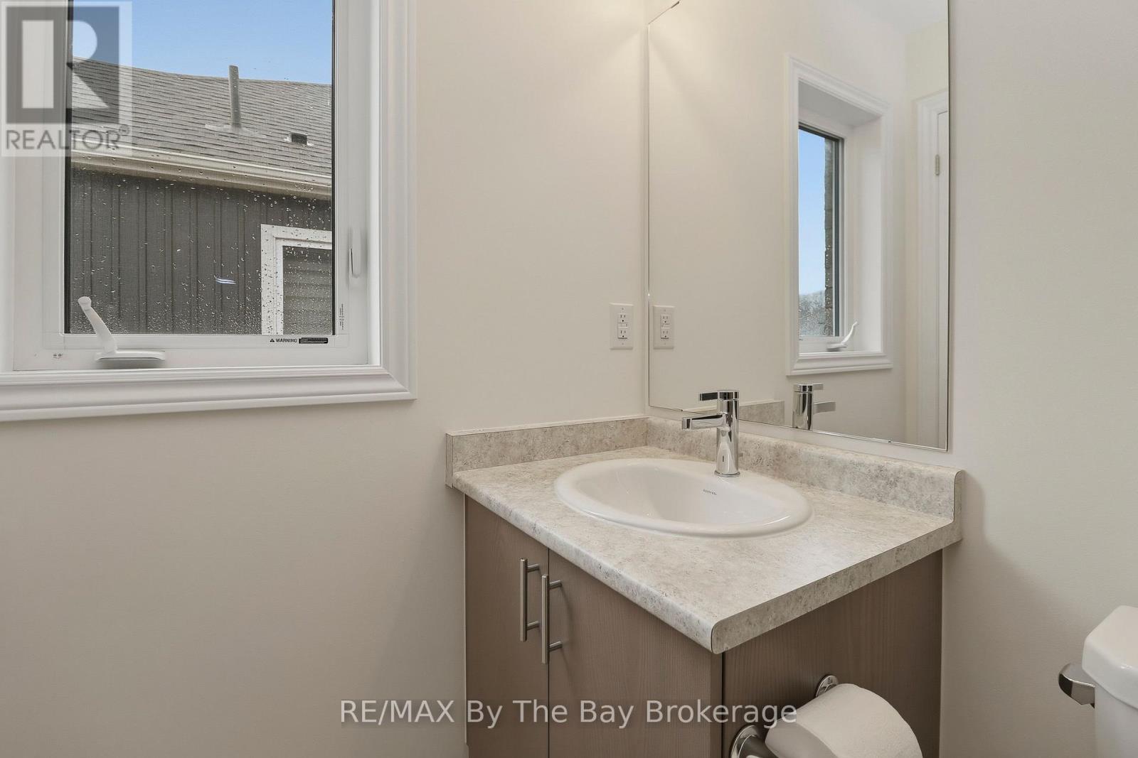 15 BEATRICE DRIVE - 36