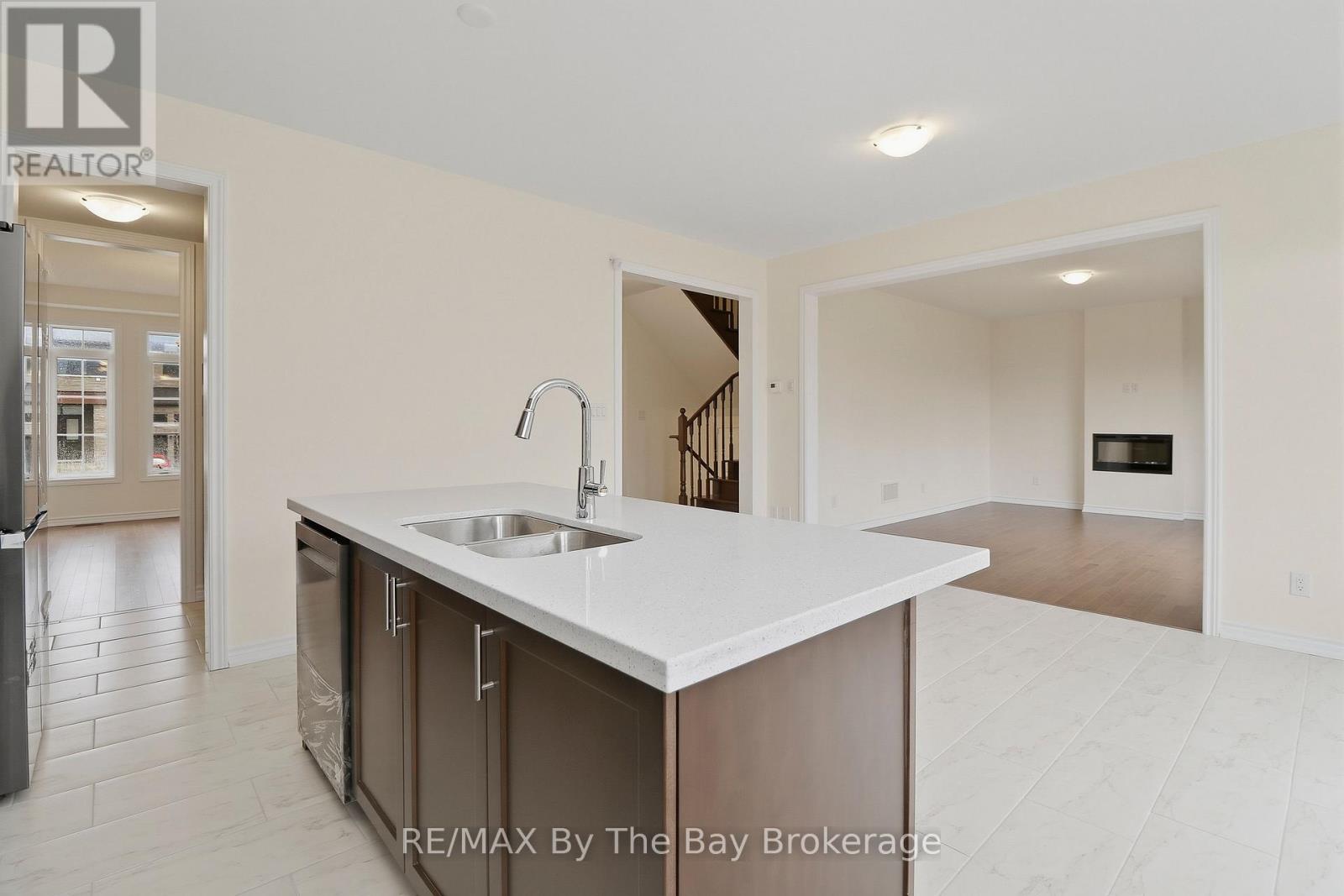 15 BEATRICE DRIVE - 6