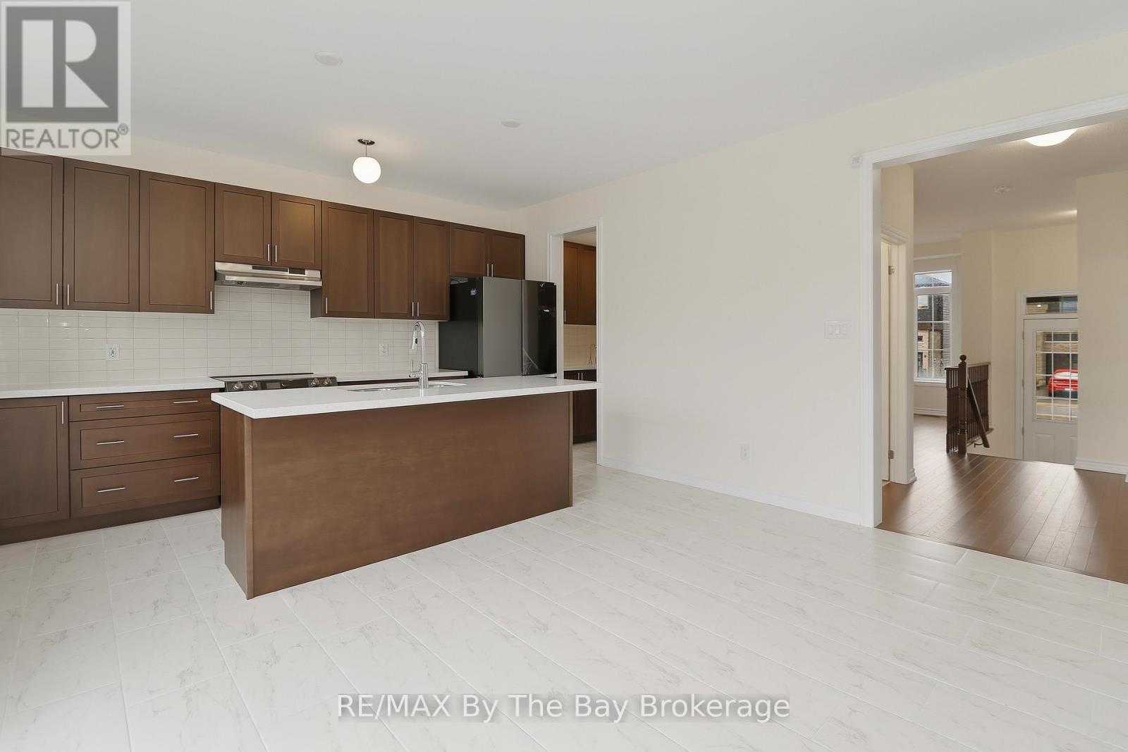 15 BEATRICE DRIVE - 7