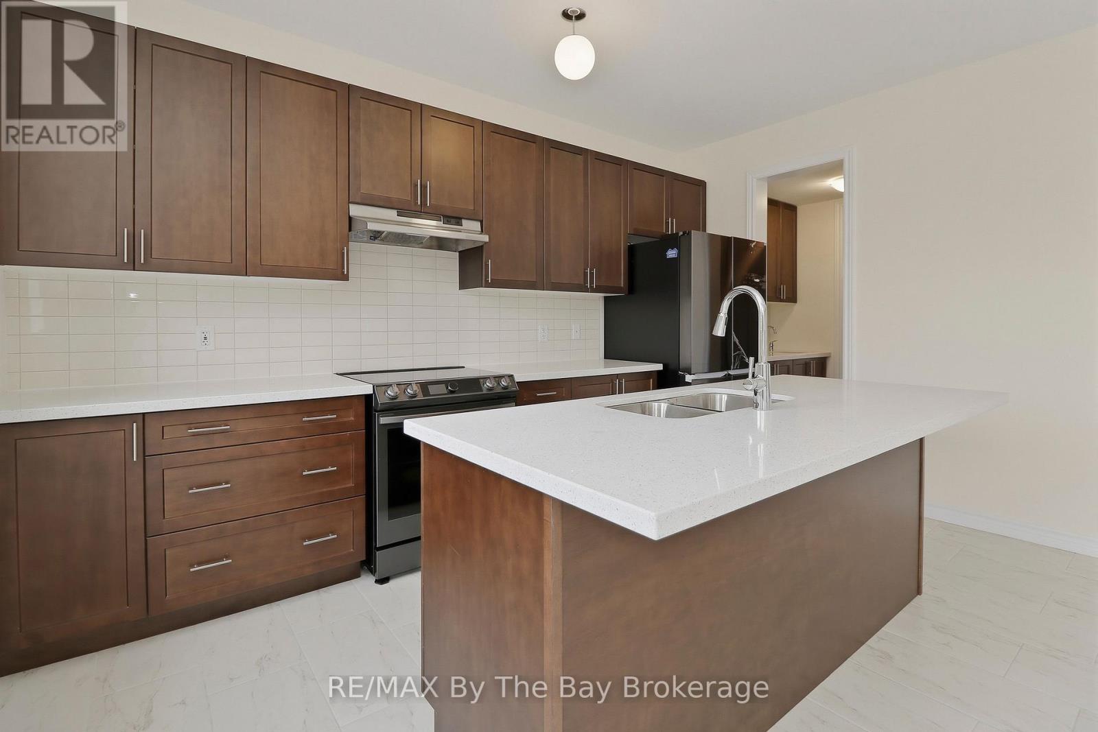 15 BEATRICE DRIVE - 8