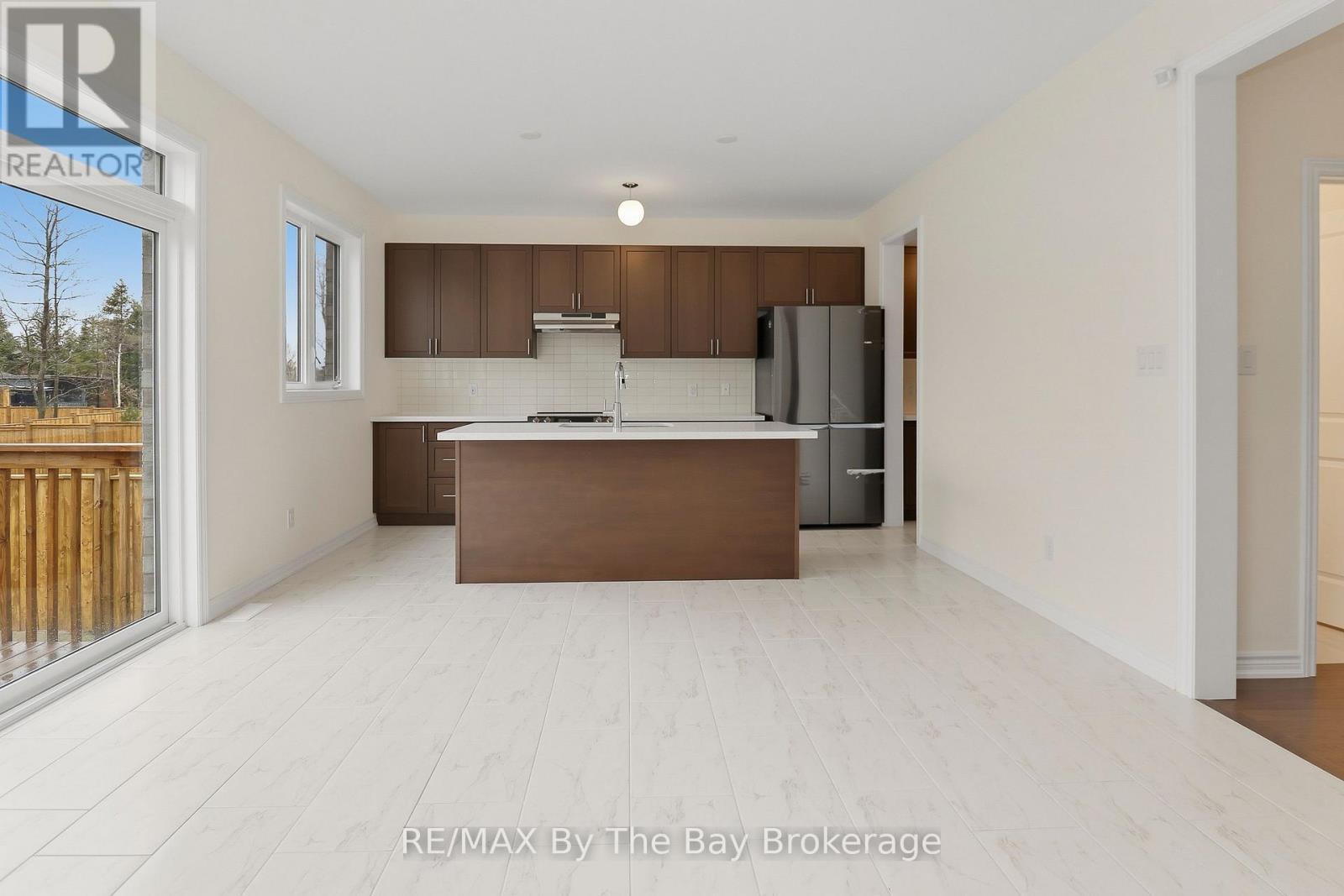 15 BEATRICE DRIVE - 9