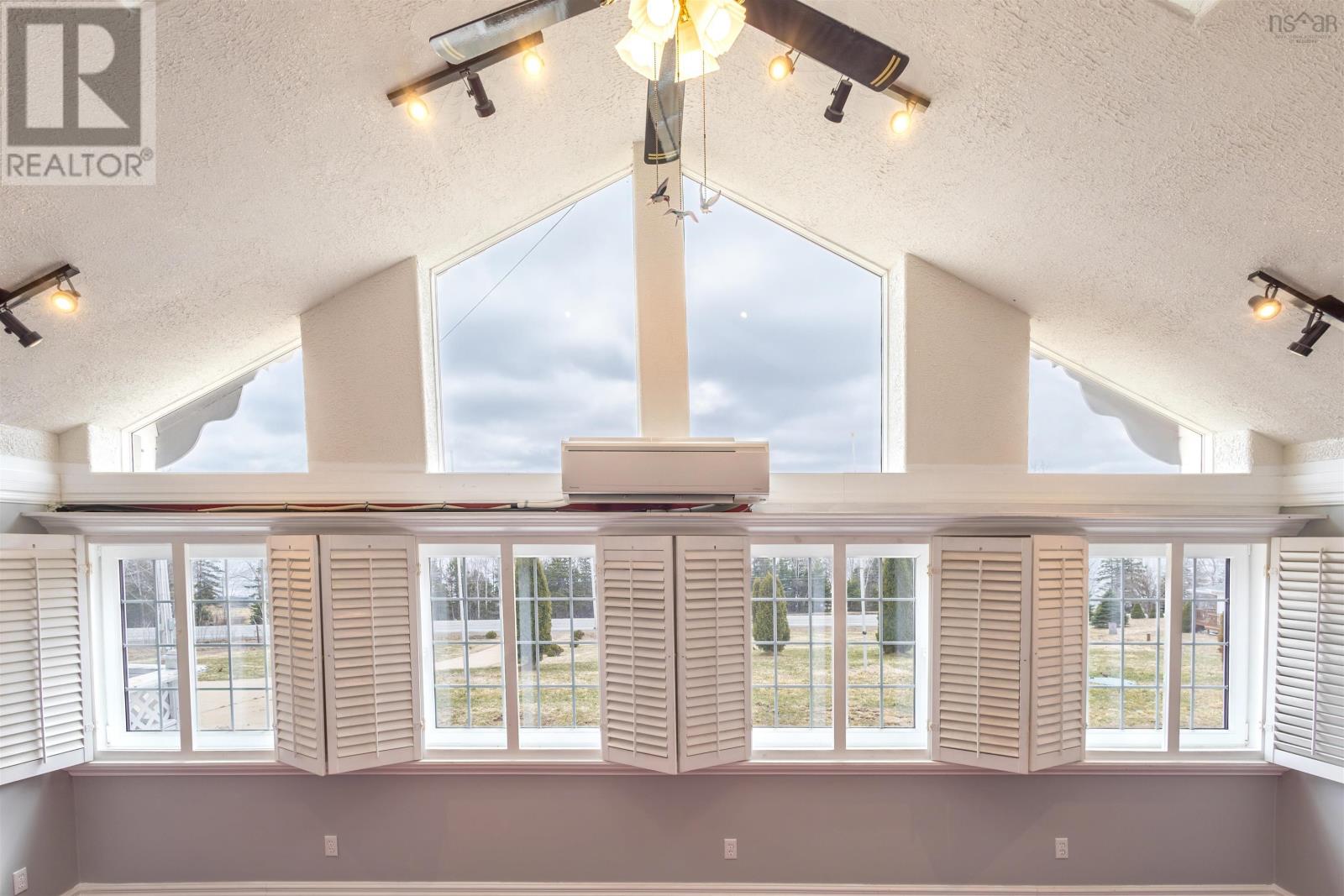 Property 6 of 44 of 10383 105 Highway