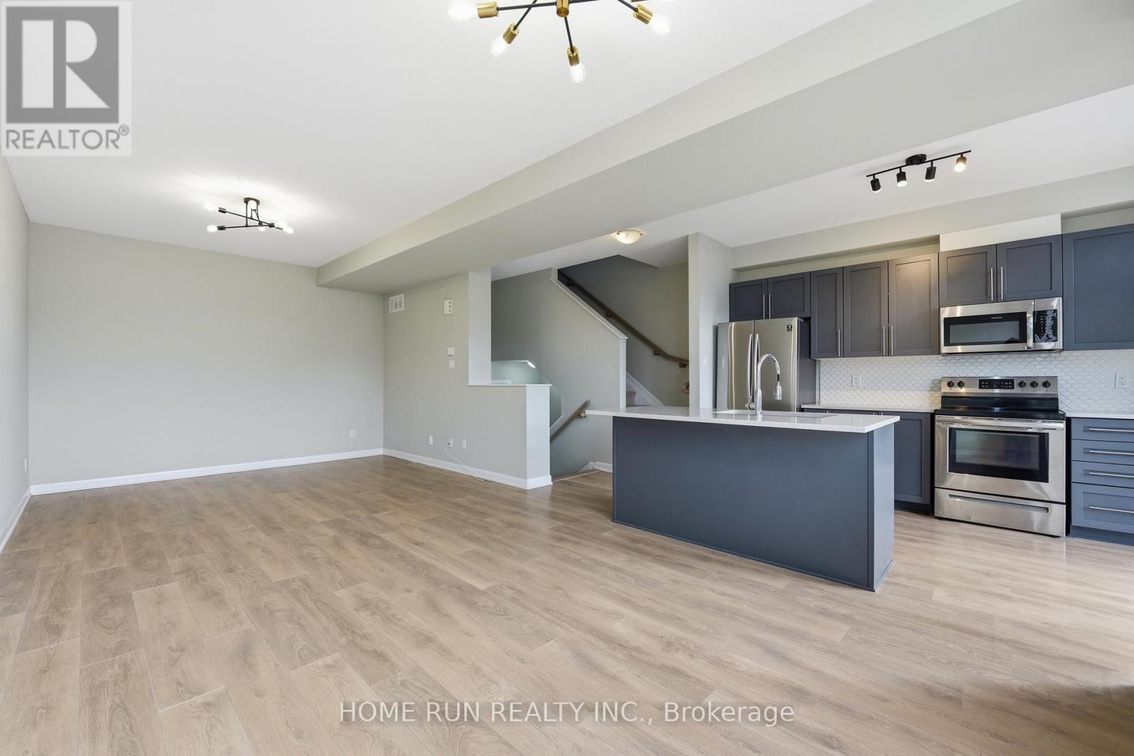 60 TEELIN CIRCLE — photo 13