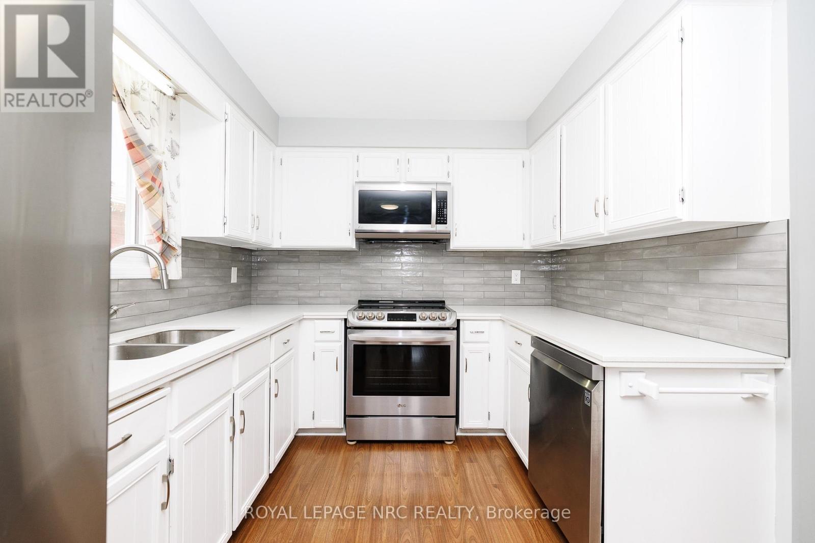 30 BAXTER CRESCENT - 19