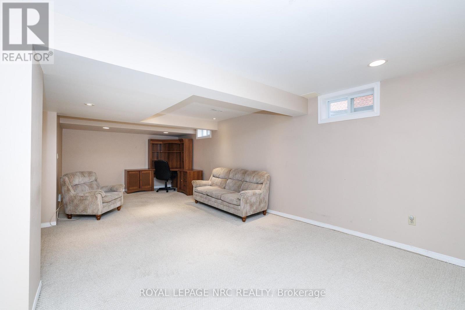 30 BAXTER CRESCENT - 37