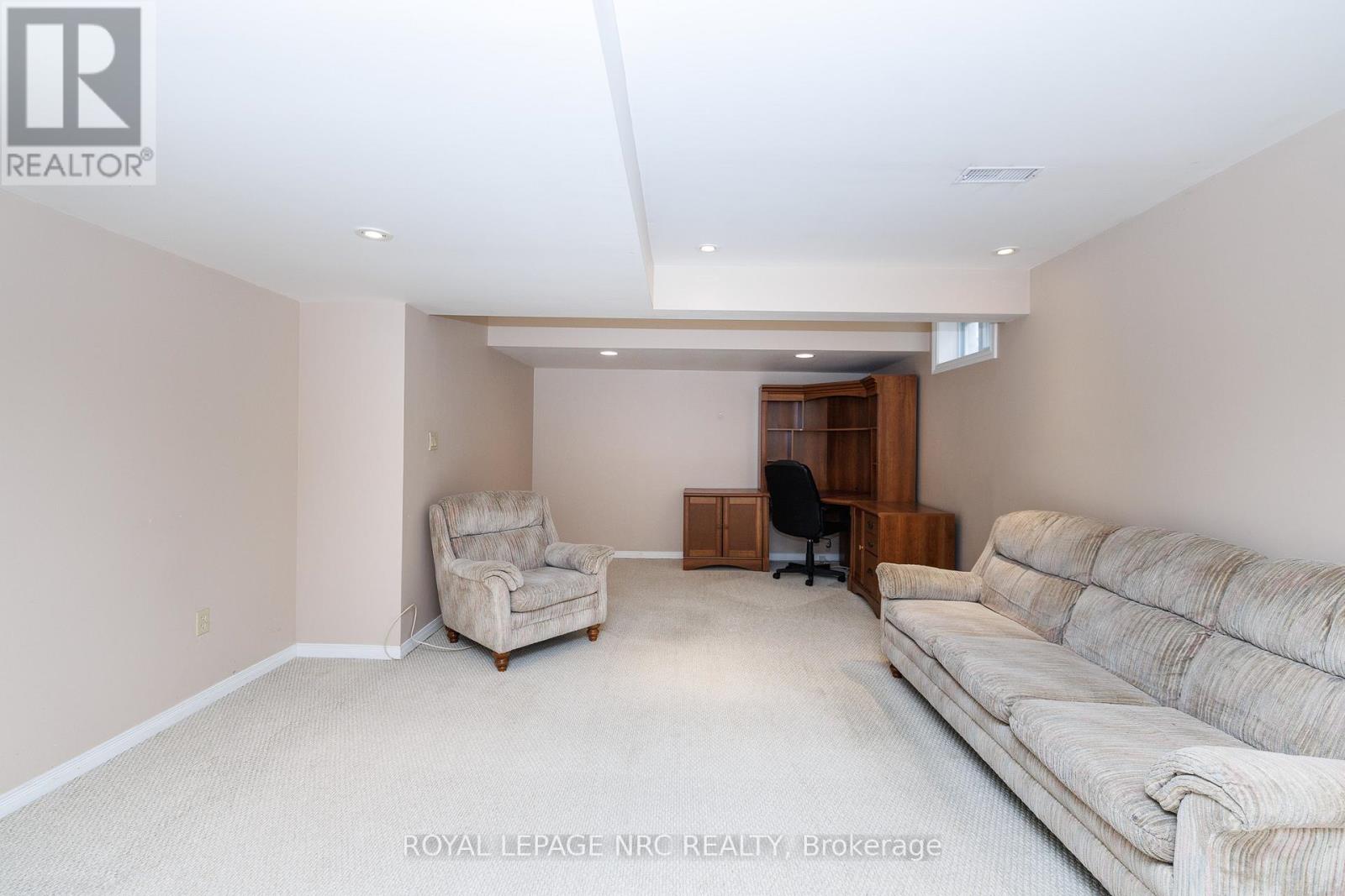 30 BAXTER CRESCENT - 38