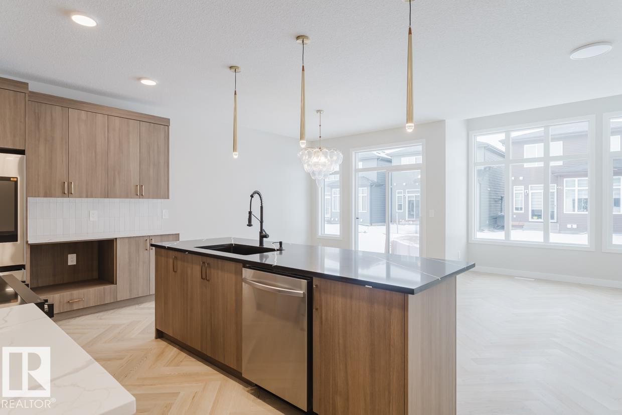 25 Cessy ST, St. Albert