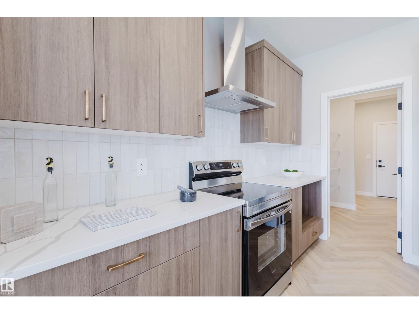 27 Cessy ST, St. Albert