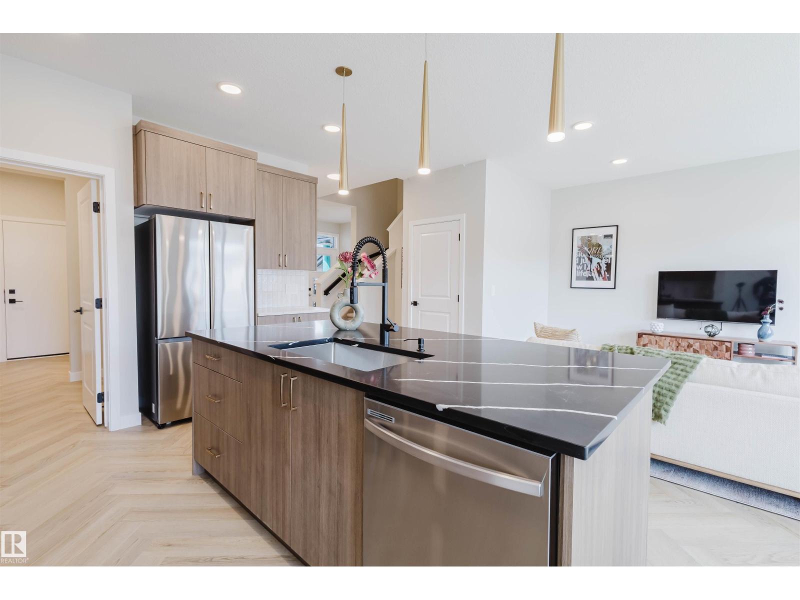 27 Cessy ST, St. Albert