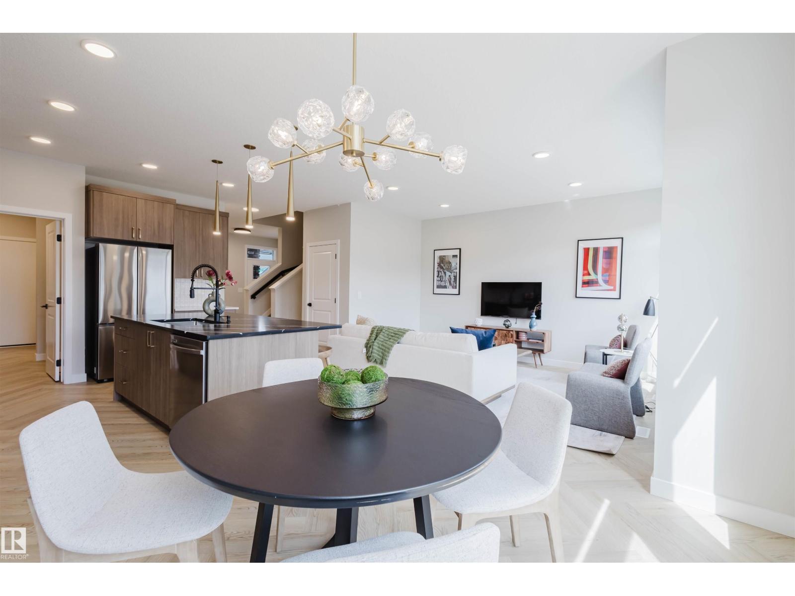 27 Cessy ST, St. Albert