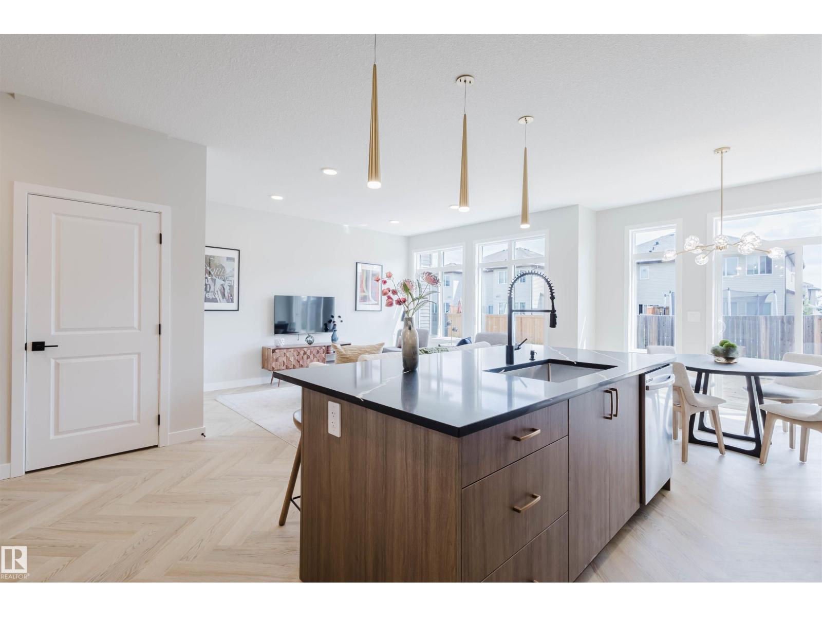 27 Cessy ST, St. Albert