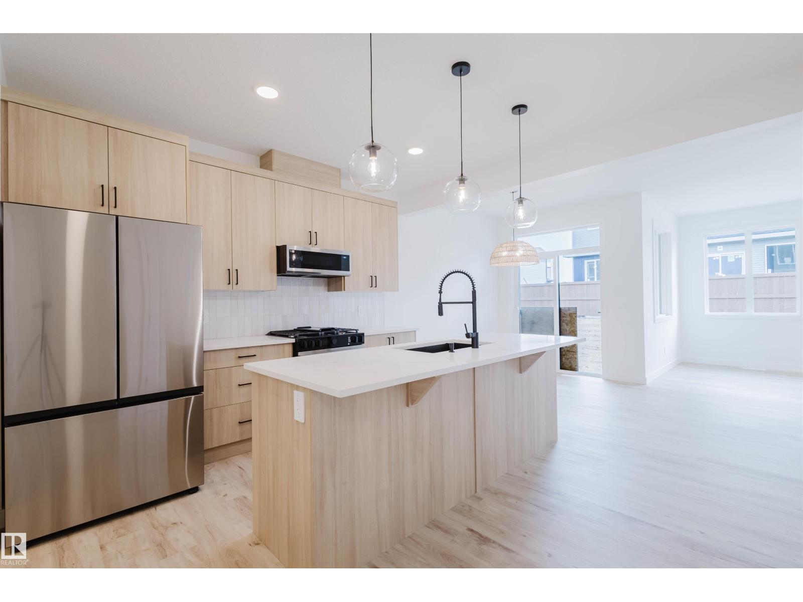 8253 KIRIAK LO SW, Edmonton