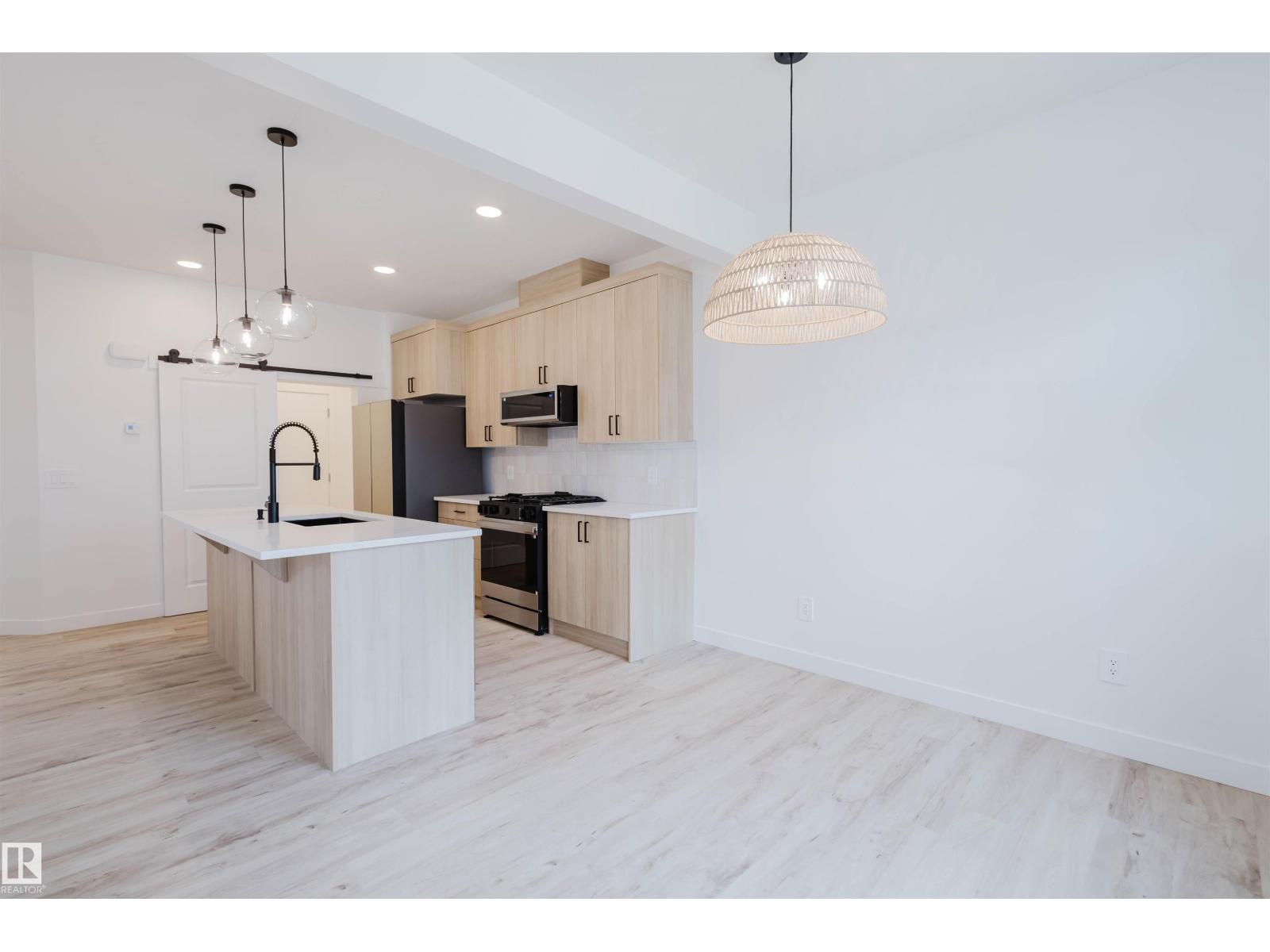 8253 KIRIAK LO SW, Edmonton