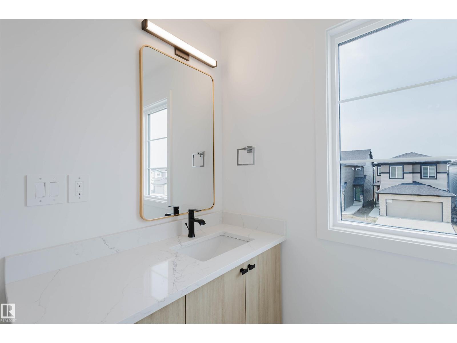 8253 KIRIAK LO SW, Edmonton