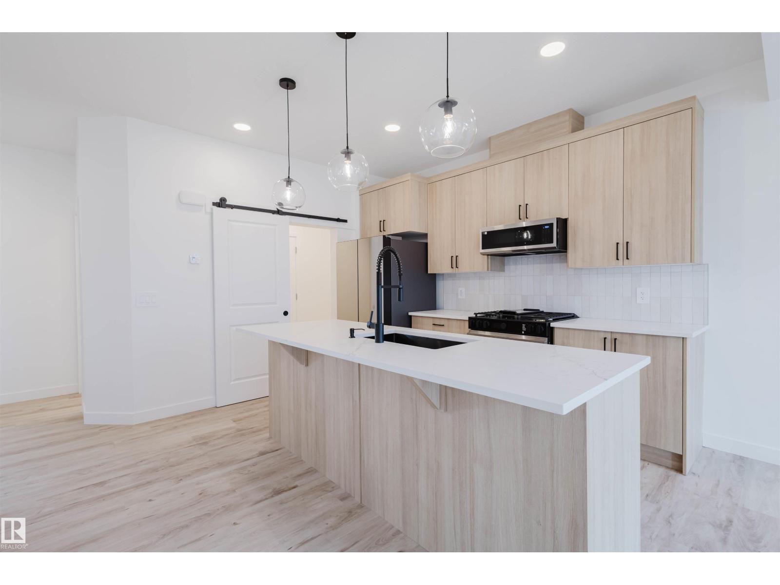 8253 KIRIAK LO SW, Edmonton