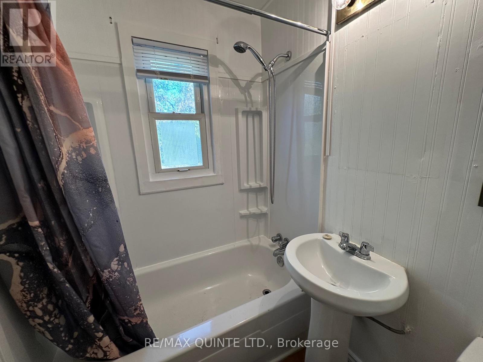 8 BUTLER STREET E — photo 17