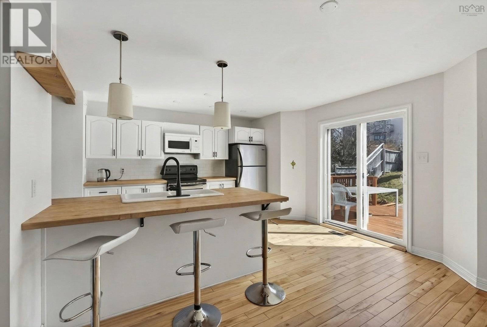 Property 11 of 38 of 38 Evans Avenue