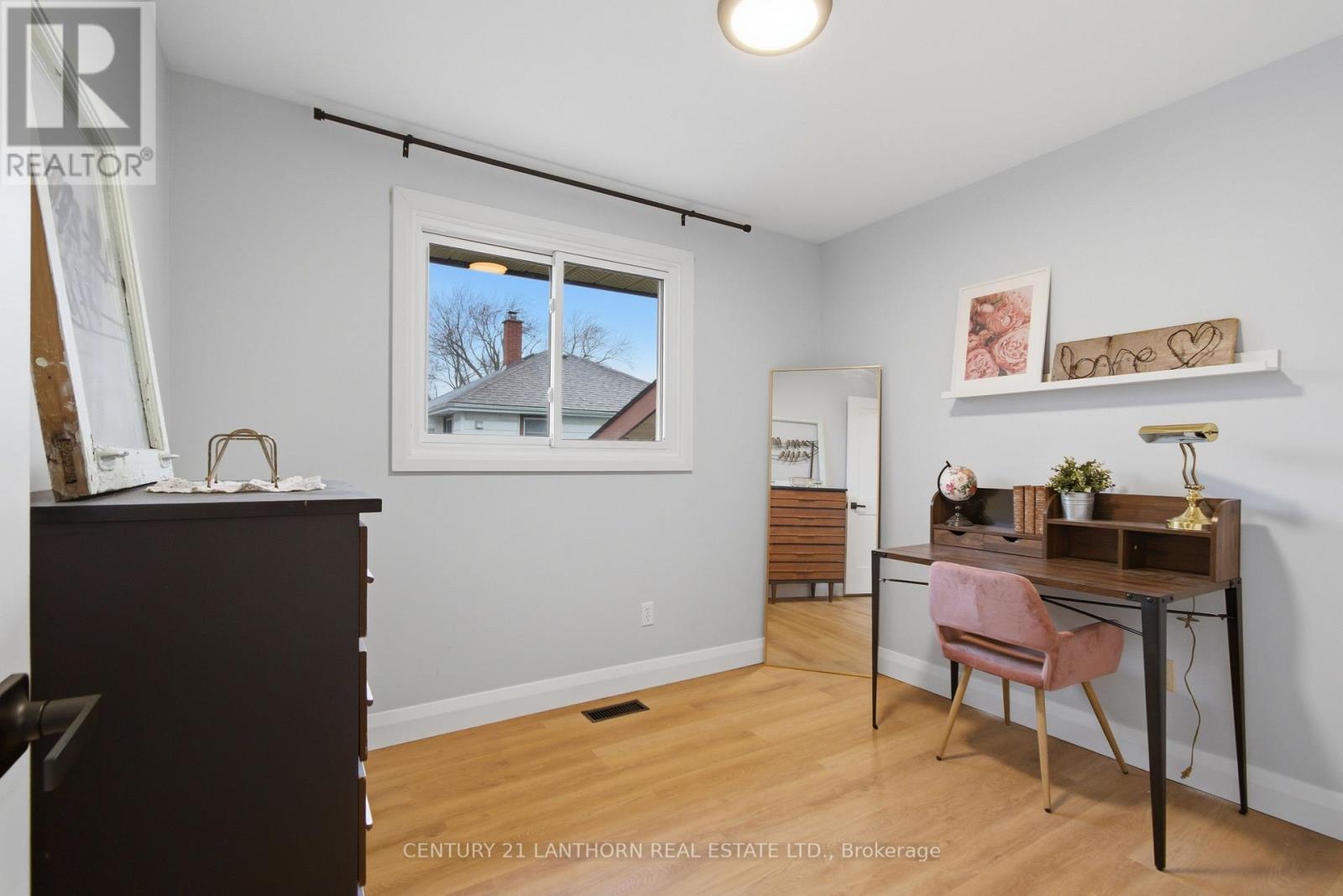18 GLENDALE ROAD - 19