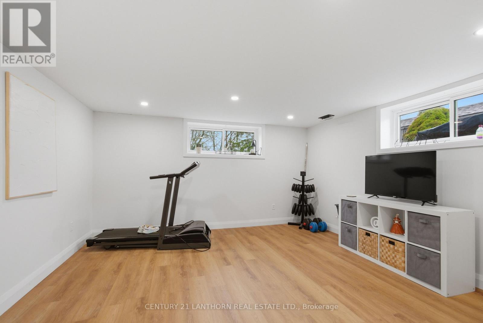 18 GLENDALE ROAD - 21