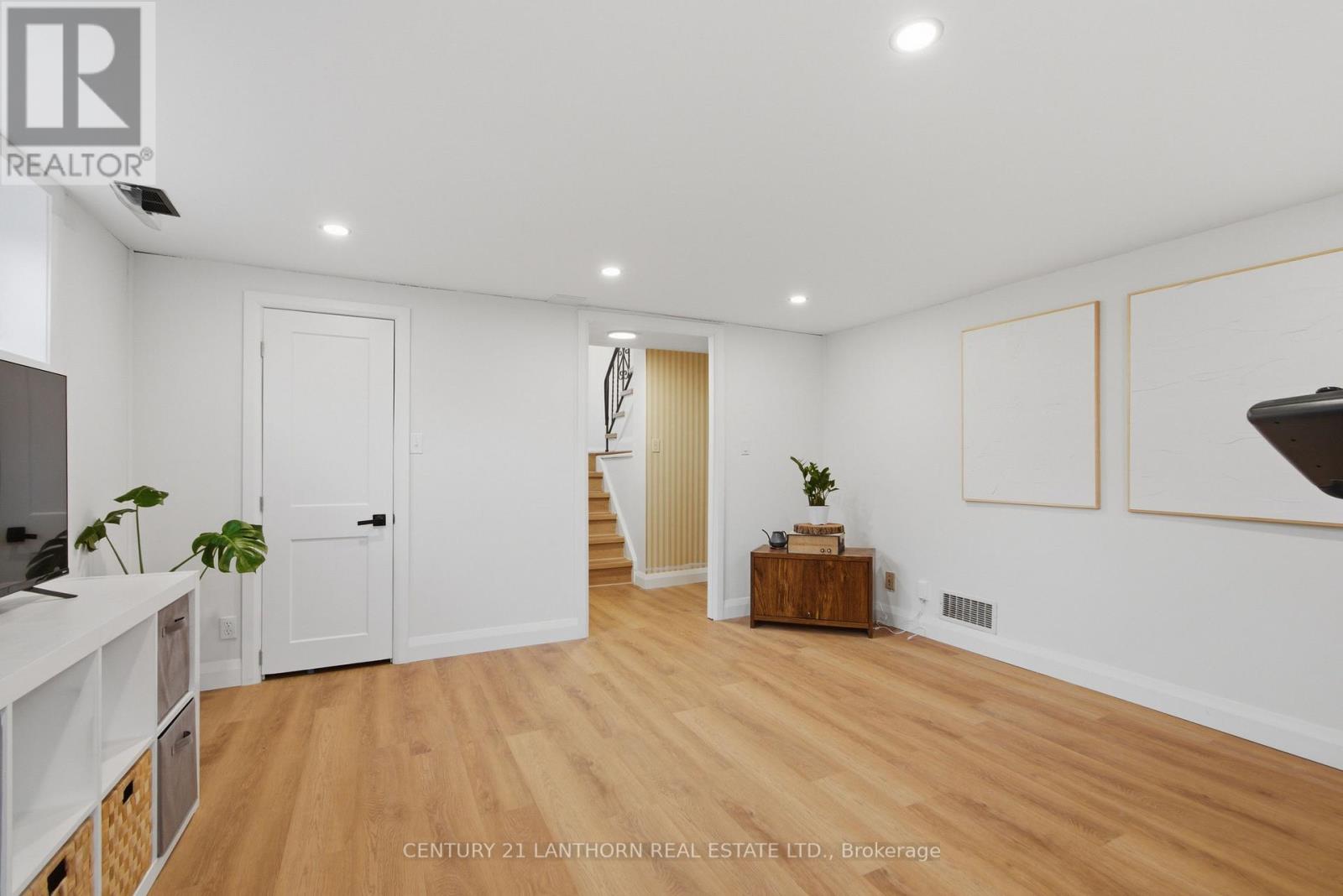 18 GLENDALE ROAD - 22