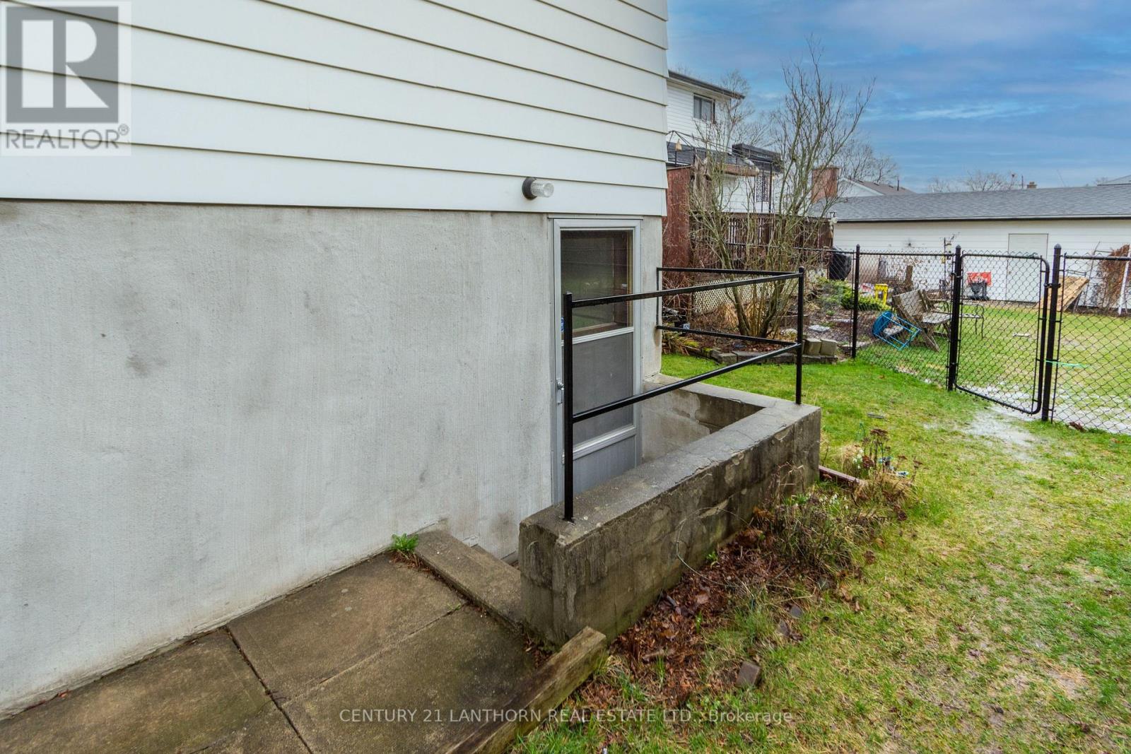 18 GLENDALE ROAD - 28