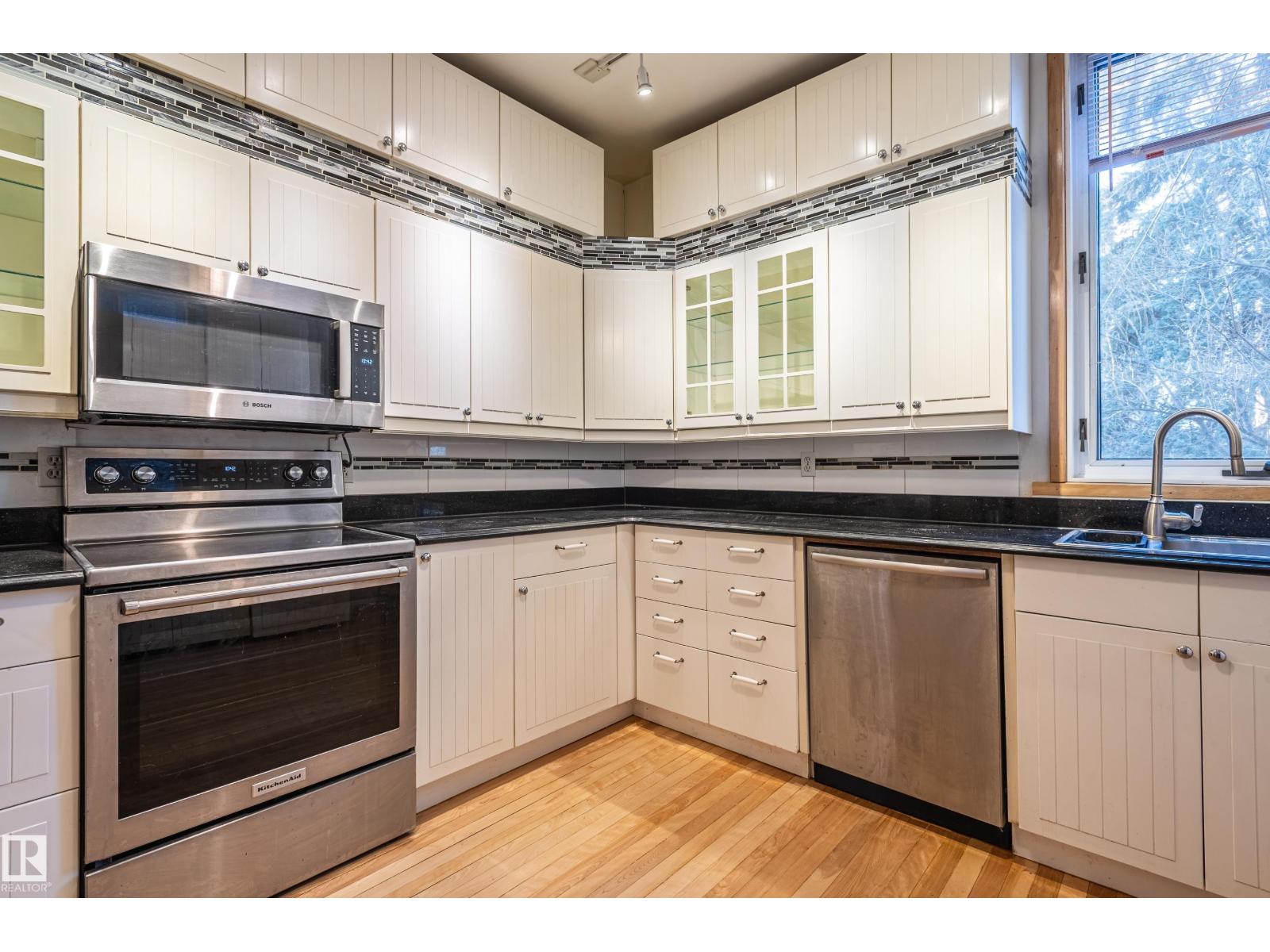 10918 81 AV NW, Edmonton