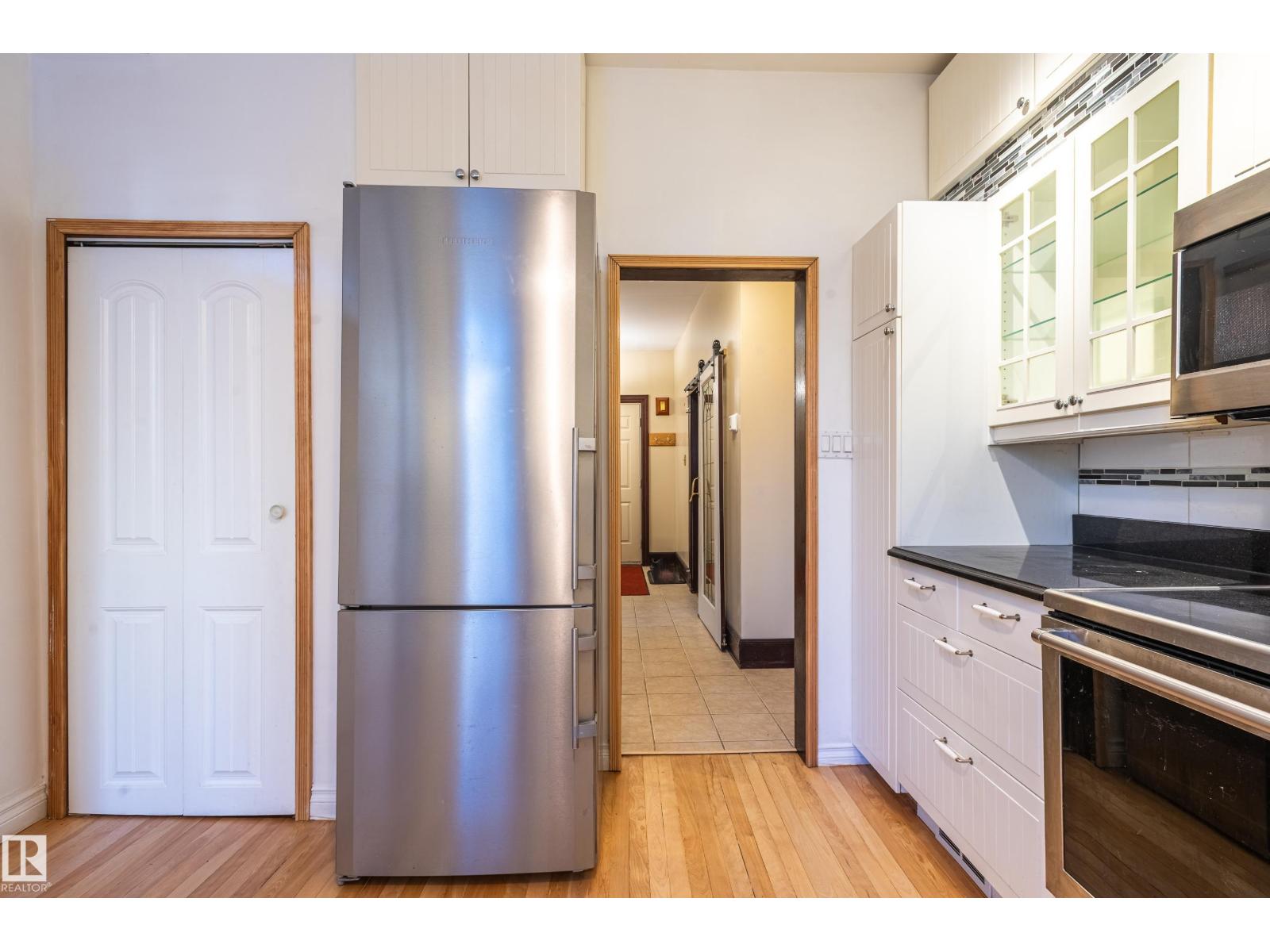 10918 81 AV NW, Edmonton