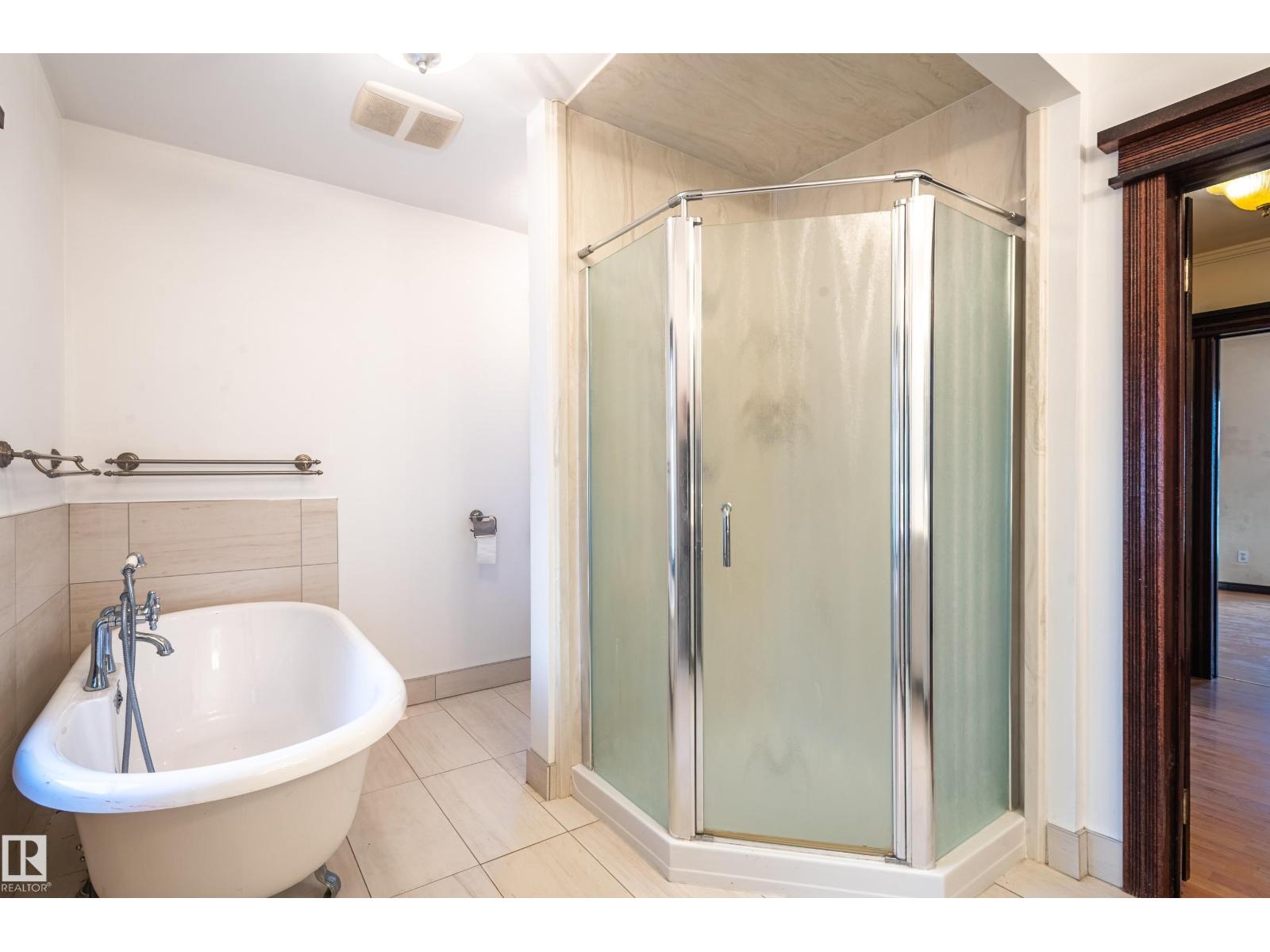 10918 81 AV NW, Edmonton