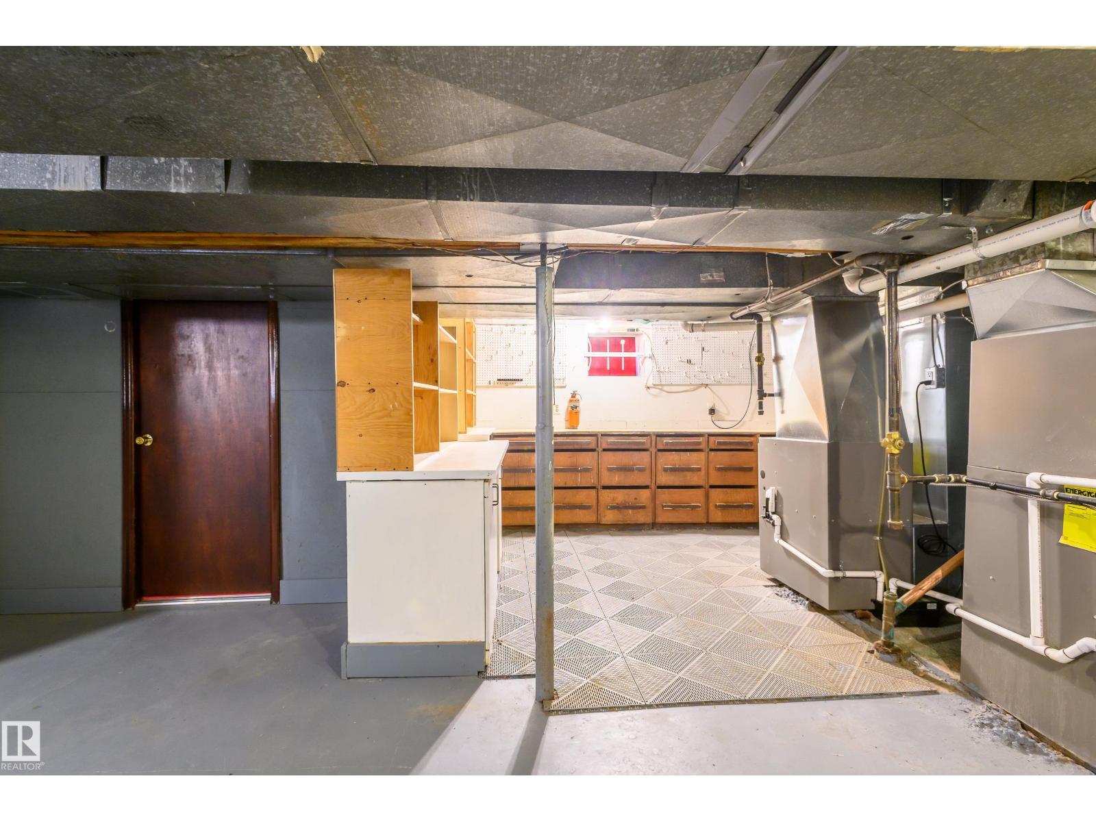 10918 81 AV NW, Edmonton