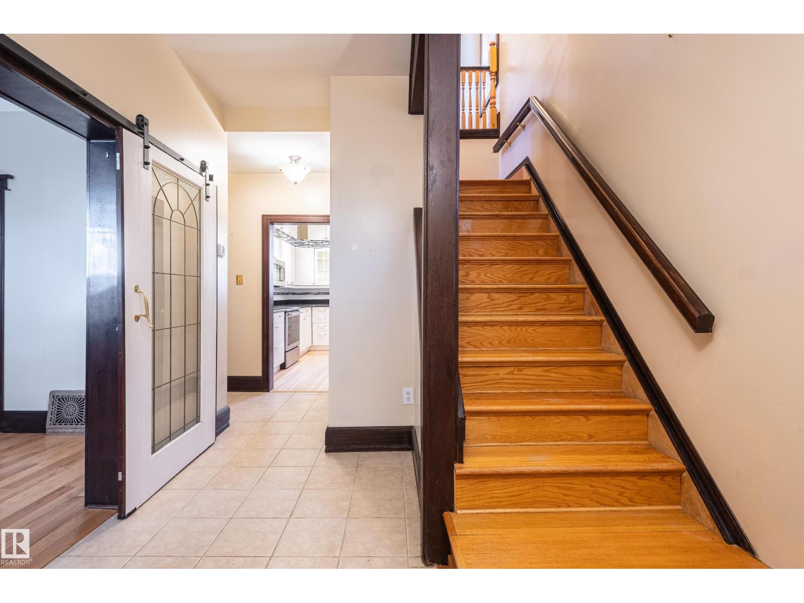 10918 81 AV NW, Edmonton